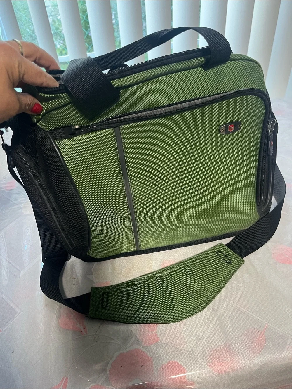 Swiss gear duffel bag Olive Green  with Padded Crossbody Strap